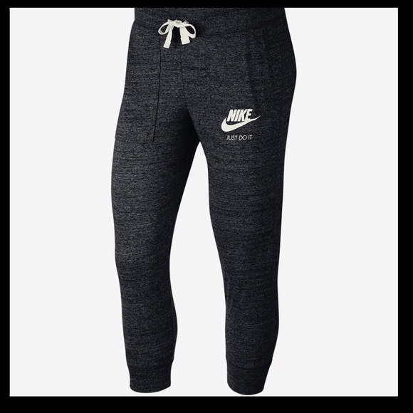 Nike Pants - Nike Gym “Vintage” Crop Sweatpants - size M